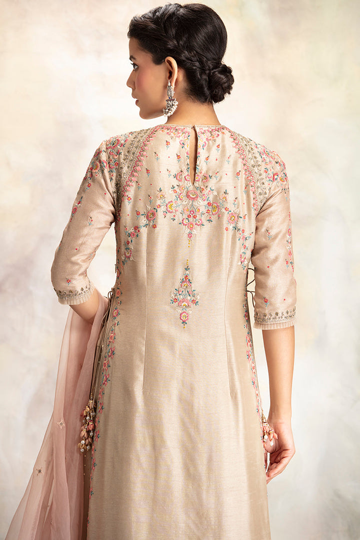 Fascinating Toosh Embroidered Kurta Set